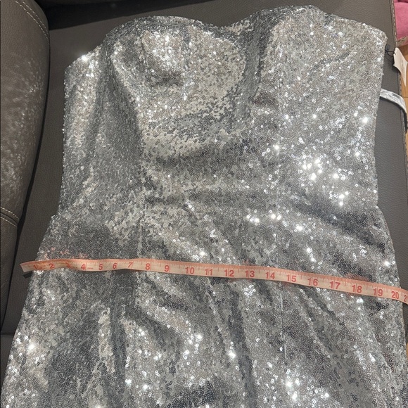 Silver sequins long gown trumpet style
New never worn - Picture 4 of 10